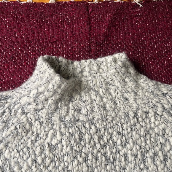 Vince Cropped Wool Cashmere Blend Sweater - Picture 4 of 8